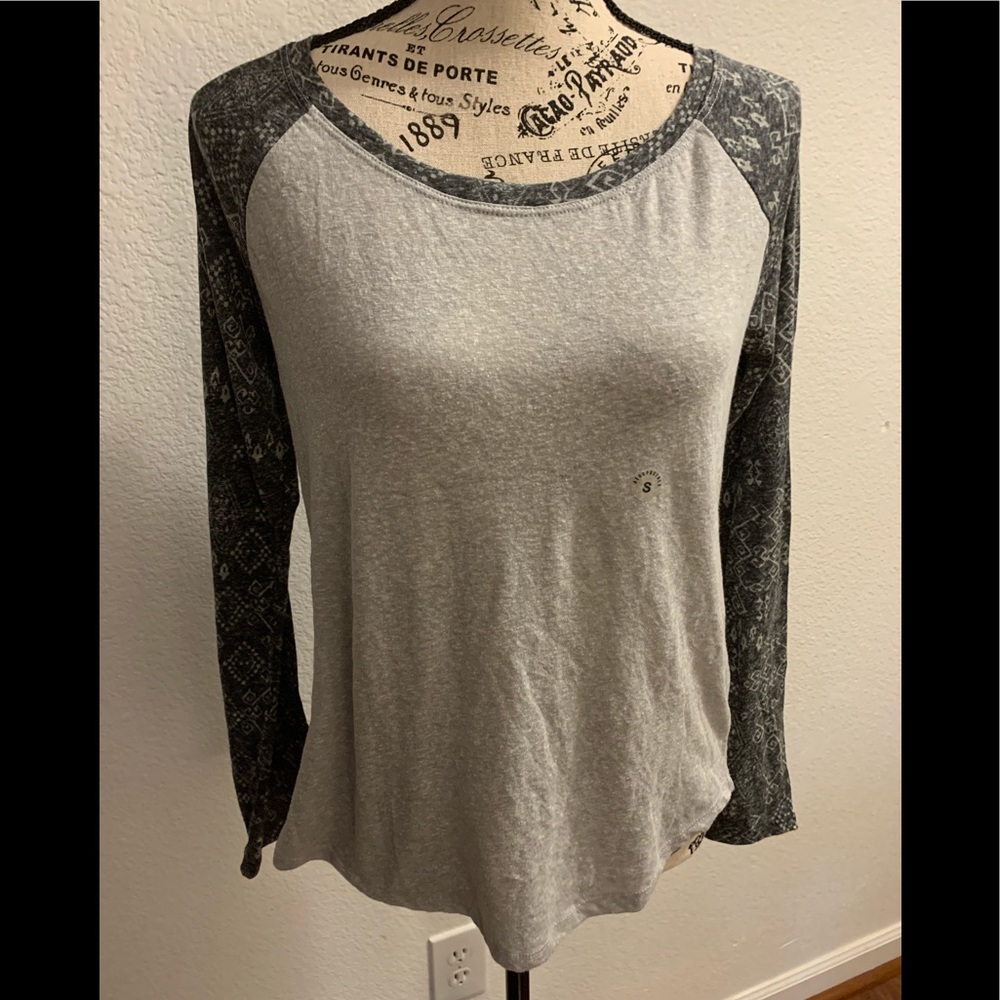 NWT Aeropostale Long Sleeve Soft T-Shirt Sz Small